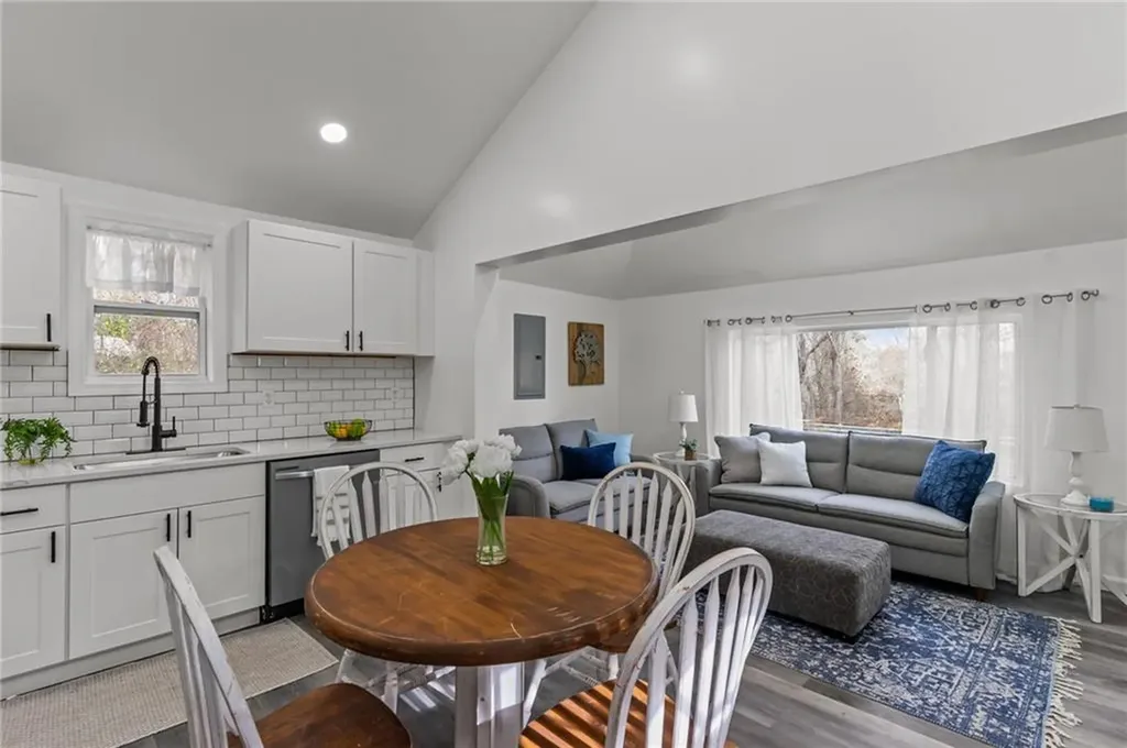 1703 Crandall Road Tiverton RI 02878