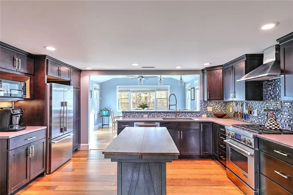 12 Grassy Plain Road Barrington RI 02806