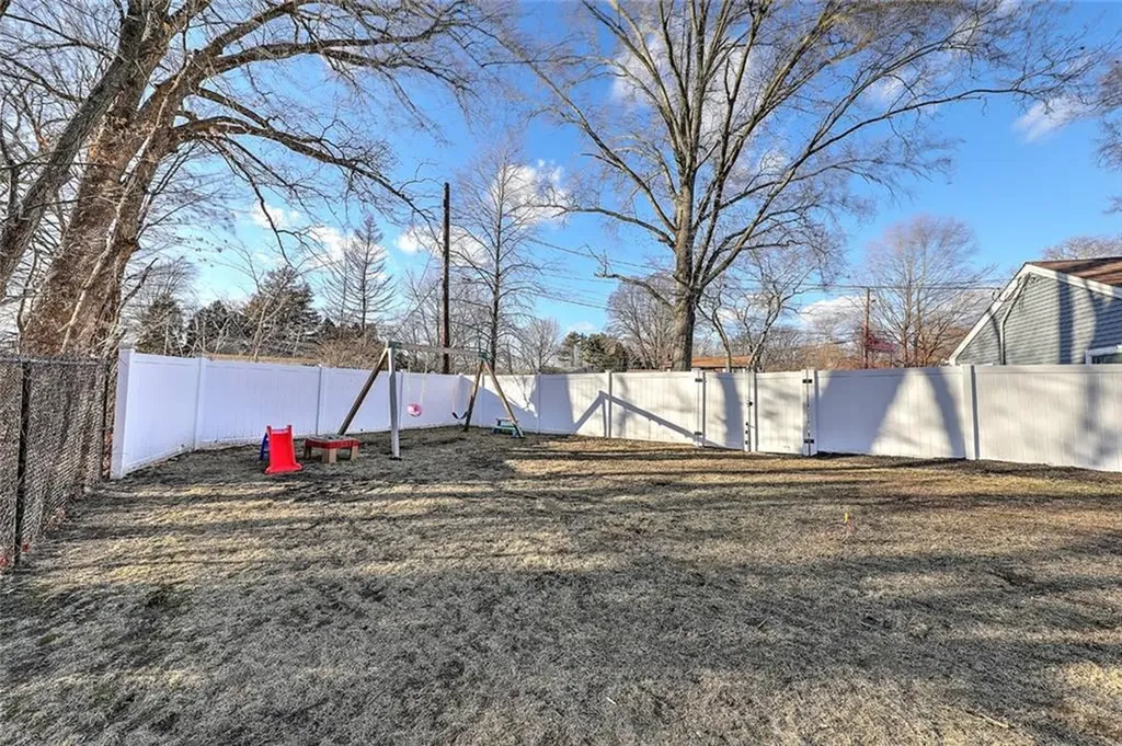 12 Grassy Plain Road Barrington RI 02806