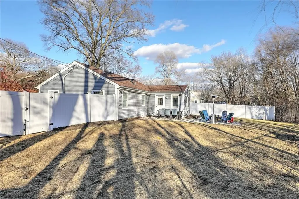 12 Grassy Plain Road Barrington RI 02806