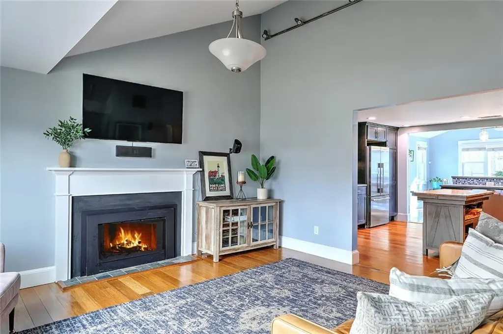 12 Grassy Plain Road Barrington RI 02806