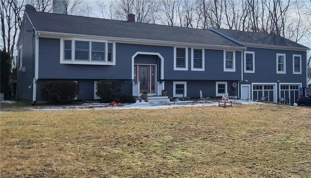 423 Metacom Avenue Bristol RI 02809