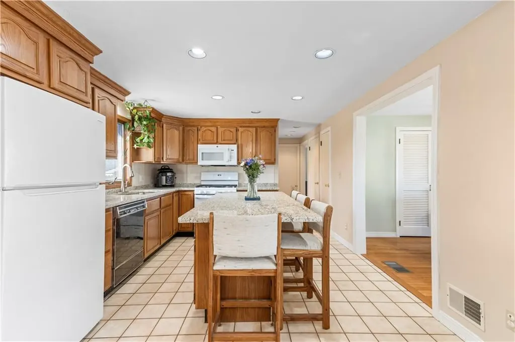 69 Julian Road Warwick RI 02889