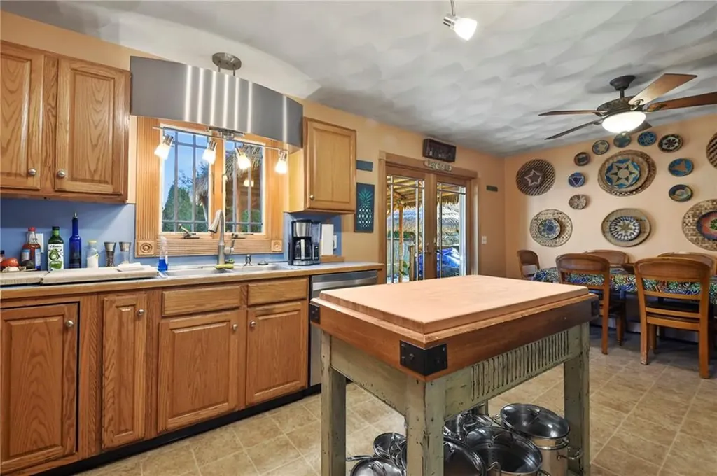 12 Matthew Court Warren RI 02885