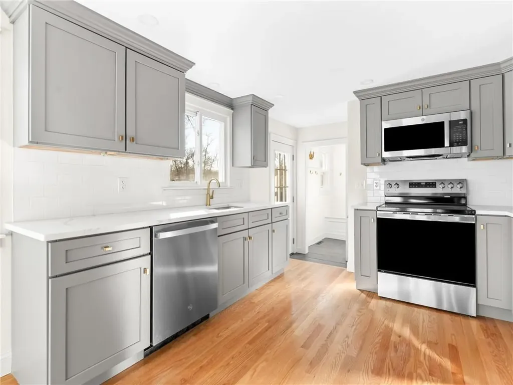 11 Amanda Court Cranston RI 02920