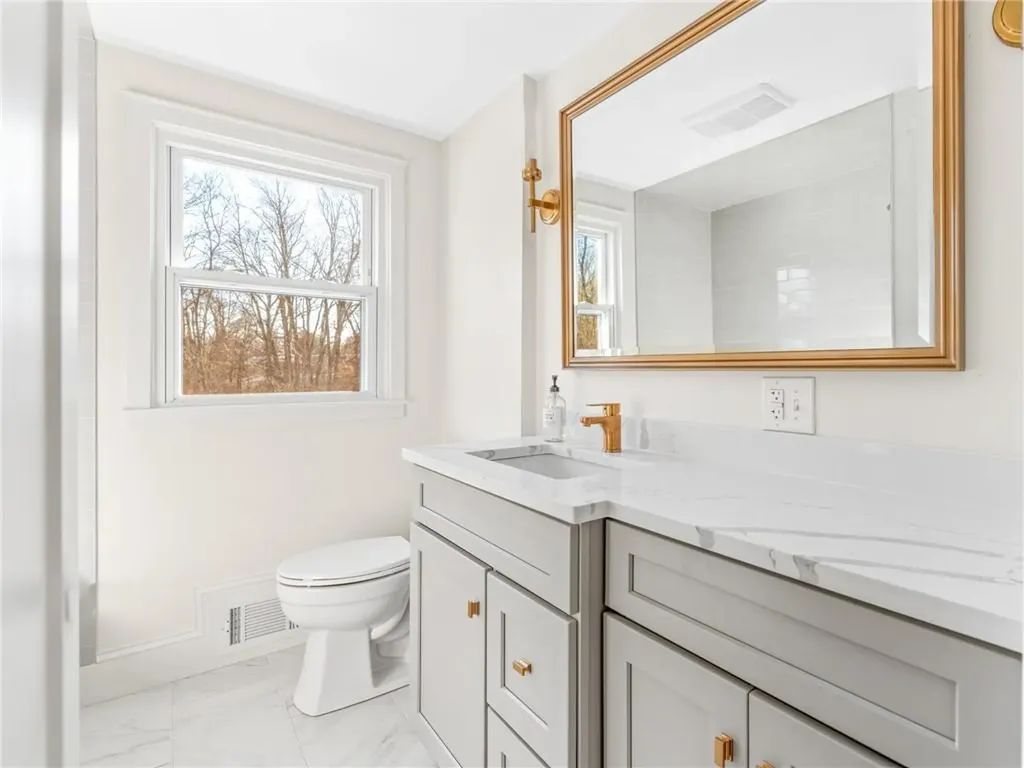 11 Amanda Court Cranston RI 02920