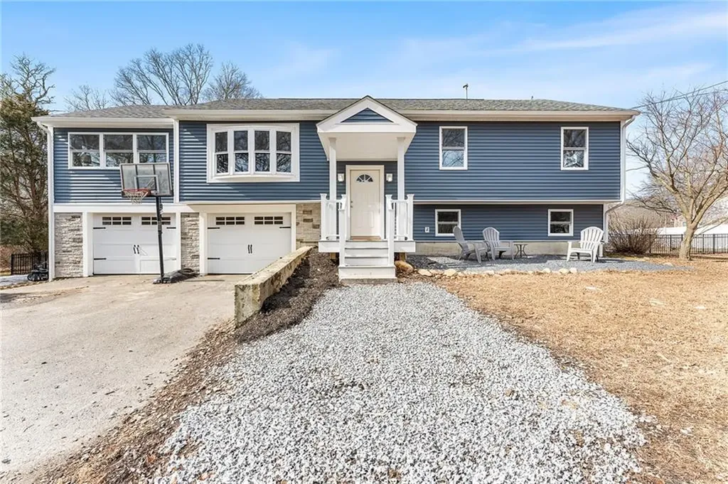 17 Isabella Drive Tiverton RI 02878