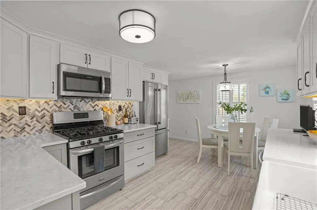 41 River Road Lincoln RI 02865