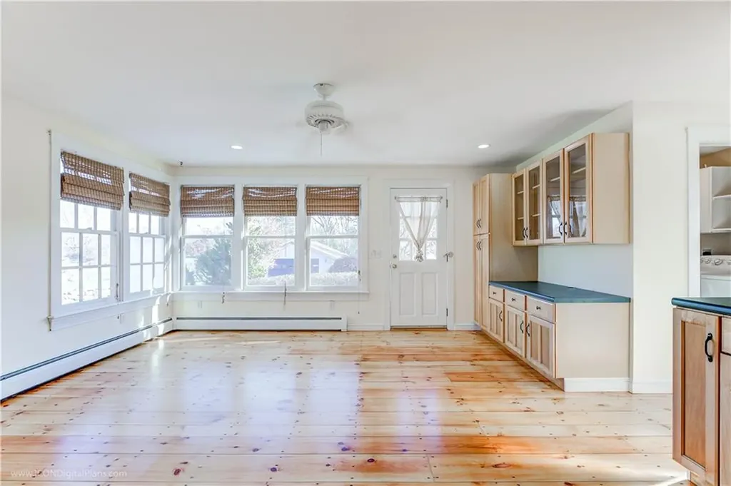 4168 Main Road Tiverton RI 02878
