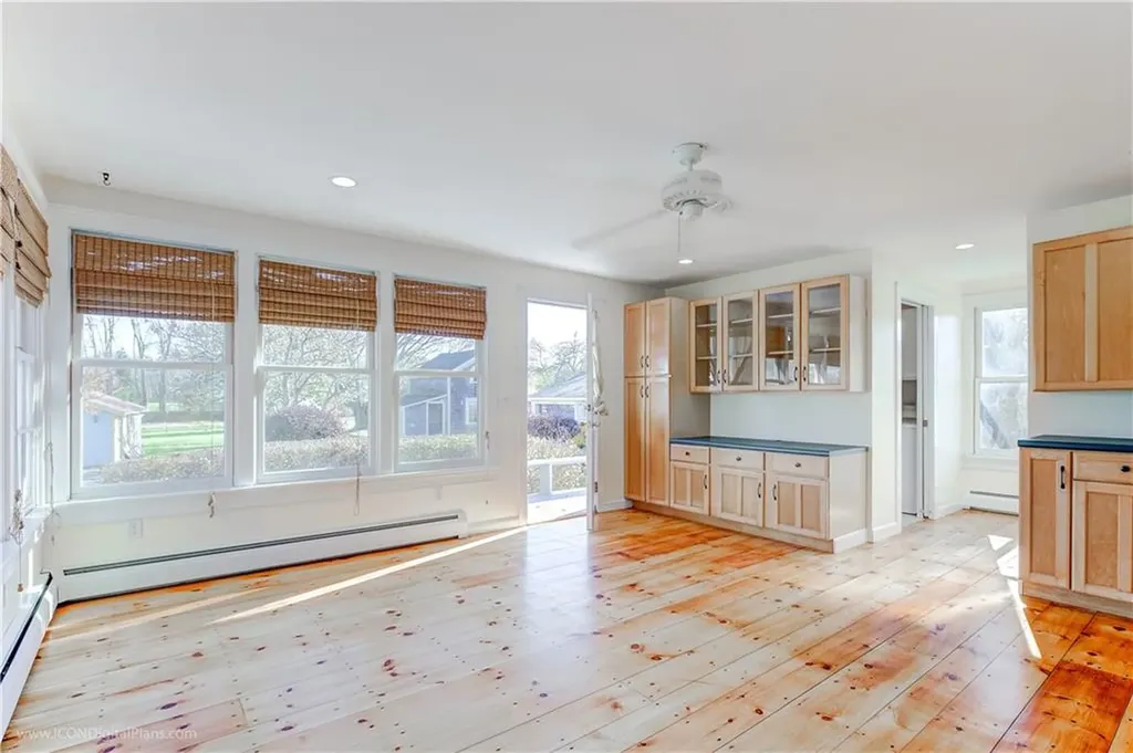 4168 Main Road Tiverton RI 02878
