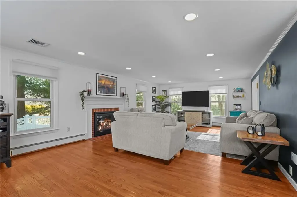 2794 Warwick Avenue Warwick RI 02889