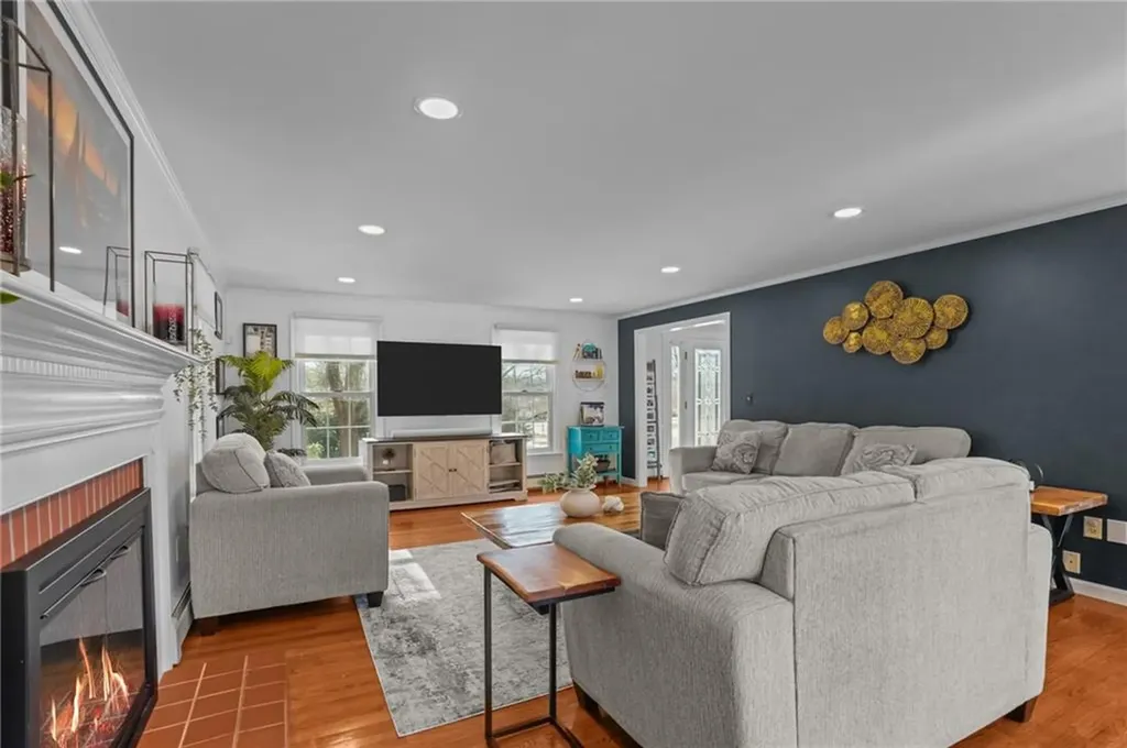 2794 Warwick Avenue Warwick RI 02889