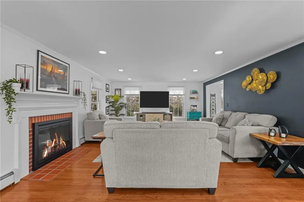 2794 Warwick Avenue Warwick RI 02889