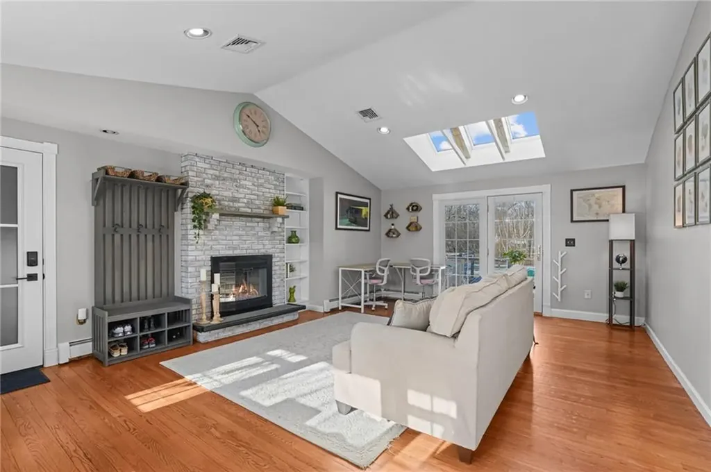 2794 Warwick Avenue Warwick RI 02889