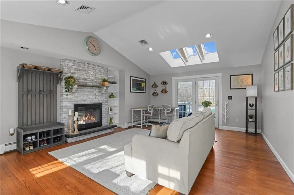 2794 Warwick Avenue Warwick RI 02889