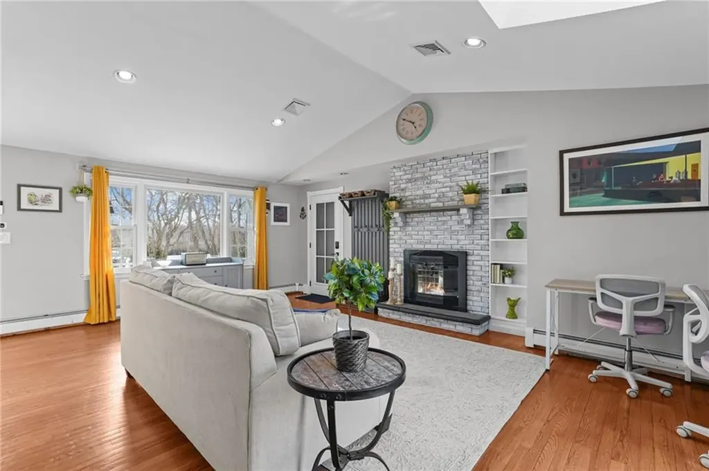 2794 Warwick Avenue Warwick RI 02889