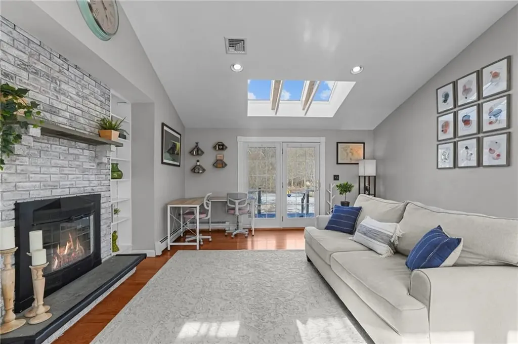 2794 Warwick Avenue Warwick RI 02889