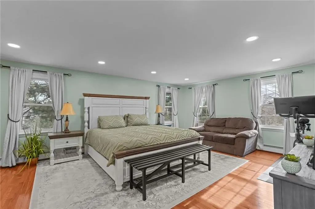 2794 Warwick Avenue Warwick RI 02889
