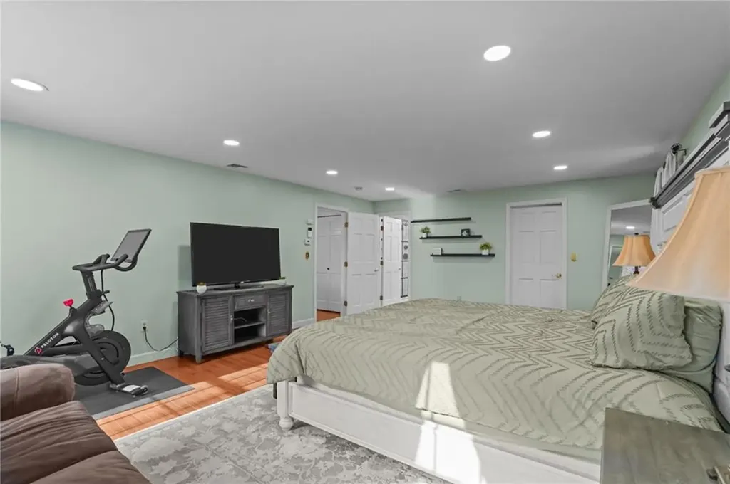 2794 Warwick Avenue Warwick RI 02889