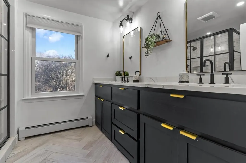 2794 Warwick Avenue Warwick RI 02889