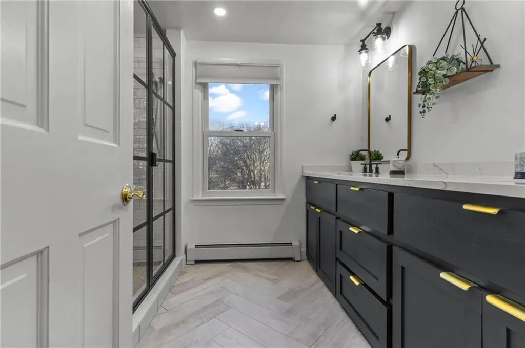 2794 Warwick Avenue Warwick RI 02889
