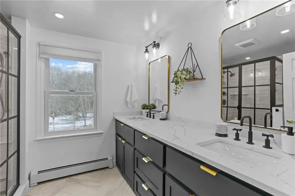 2794 Warwick Avenue Warwick RI 02889