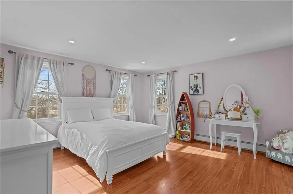 2794 Warwick Avenue Warwick RI 02889