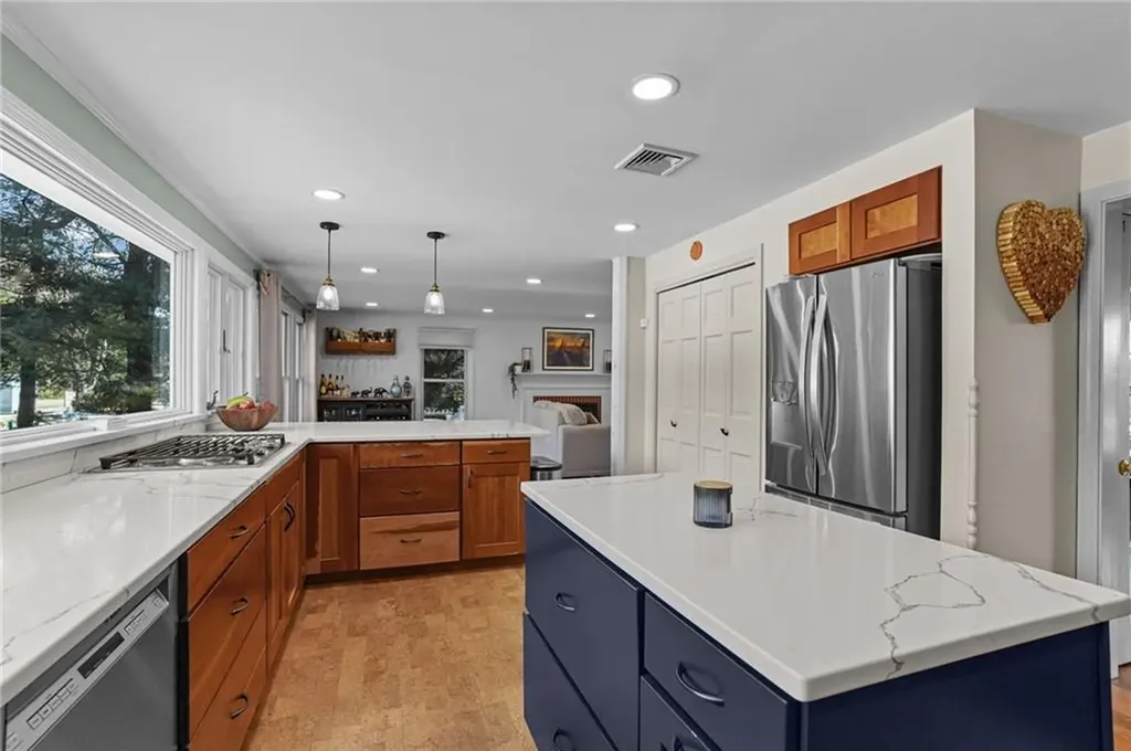 2794 Warwick Avenue Warwick RI 02889