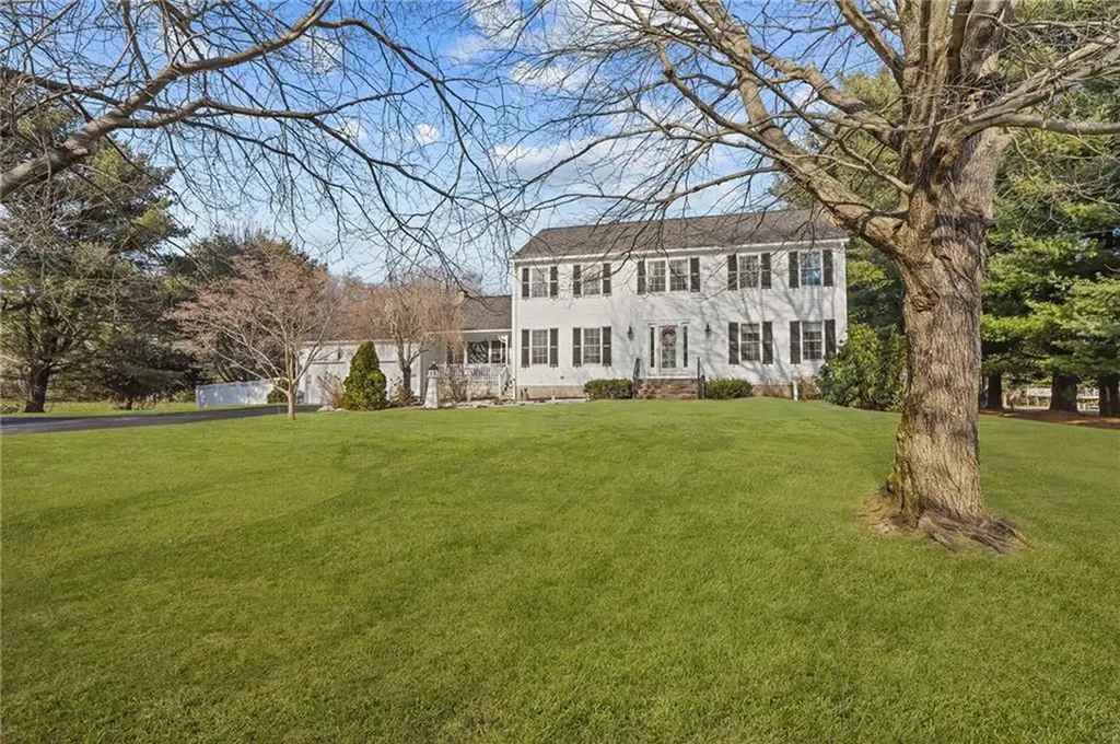 2794 Warwick Avenue Warwick RI 02889