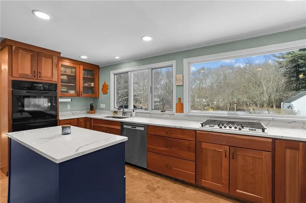 2794 Warwick Avenue Warwick RI 02889