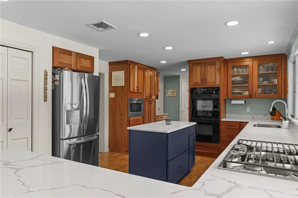 2794 Warwick Avenue Warwick RI 02889