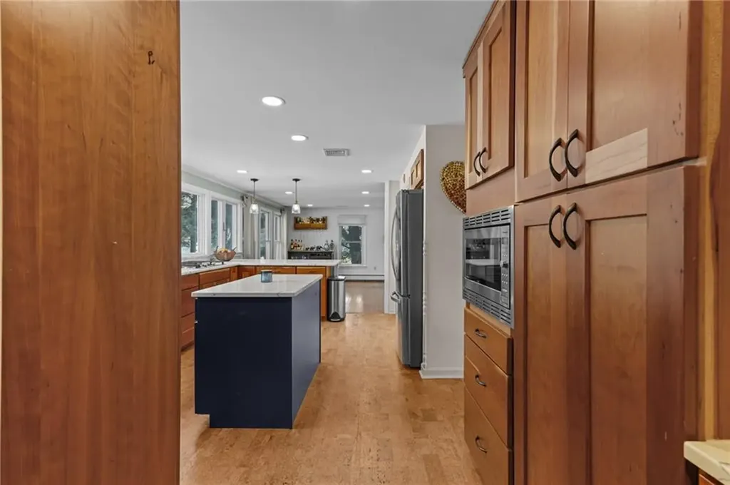 2794 Warwick Avenue Warwick RI 02889