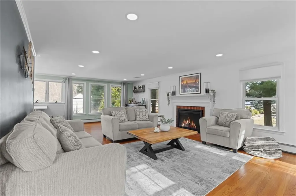 2794 Warwick Avenue Warwick RI 02889