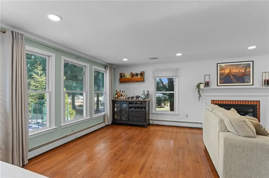 2794 Warwick Avenue Warwick RI 02889