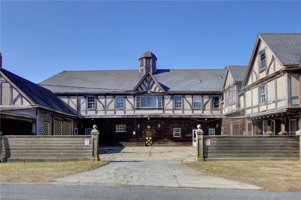 173 Coggeshall Avenue Newport RI 02840