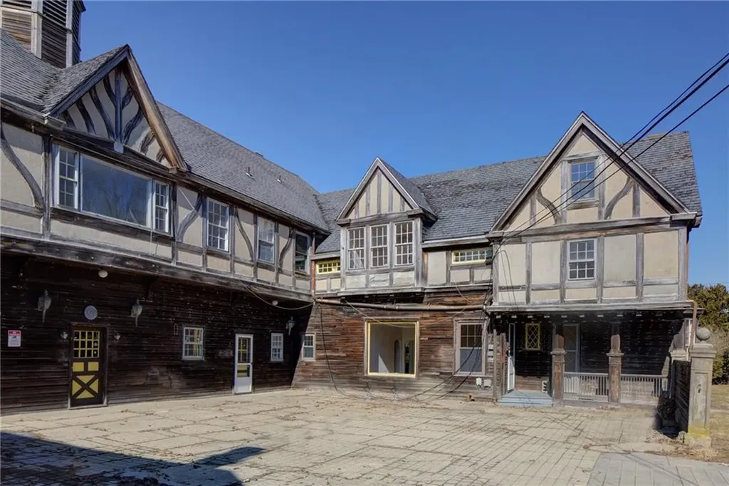 173 Coggeshall Avenue Newport RI 02840