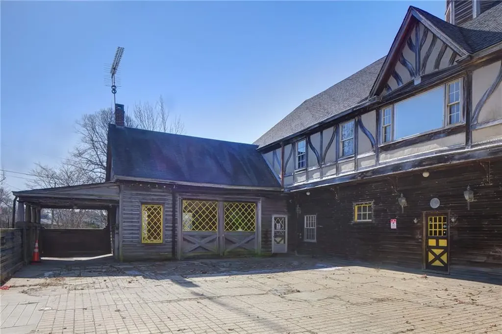 173 Coggeshall Avenue Newport RI 02840