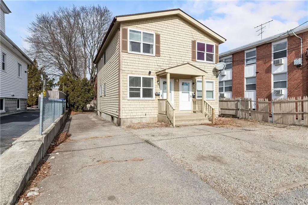 35 37 Seneca Avenue Pawtucket RI 02860