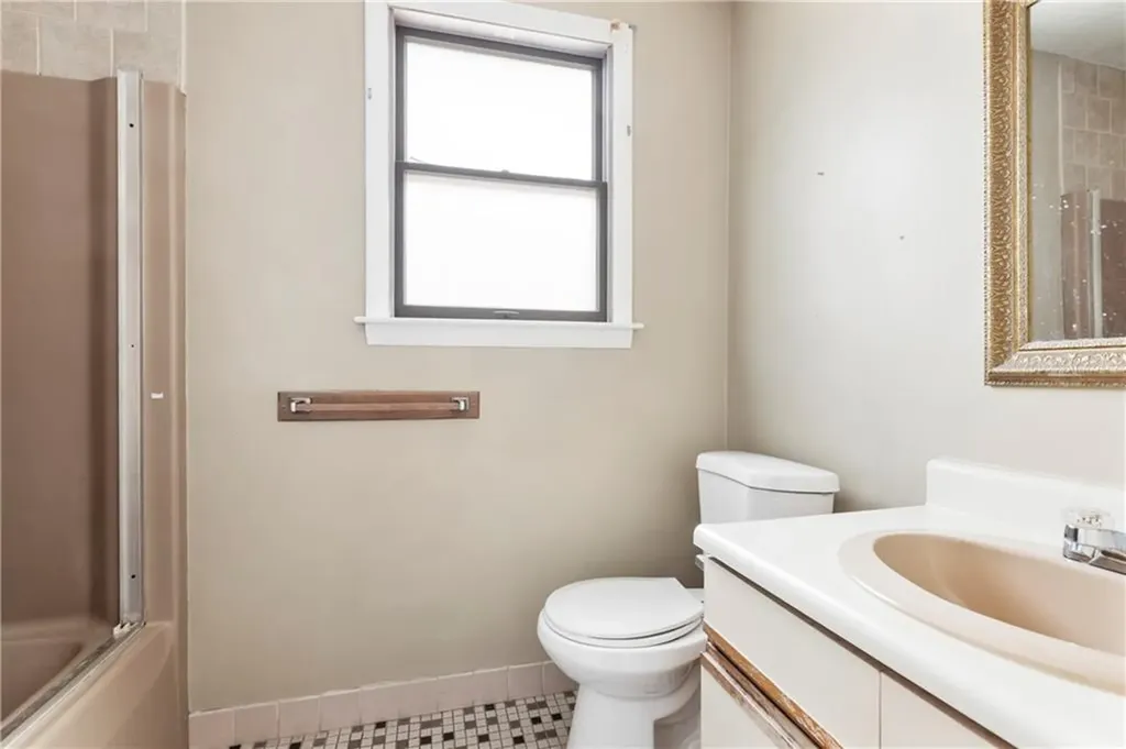 35 37 Seneca Avenue Pawtucket RI 02860