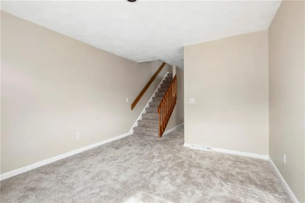 35 37 Seneca Avenue Pawtucket RI 02860