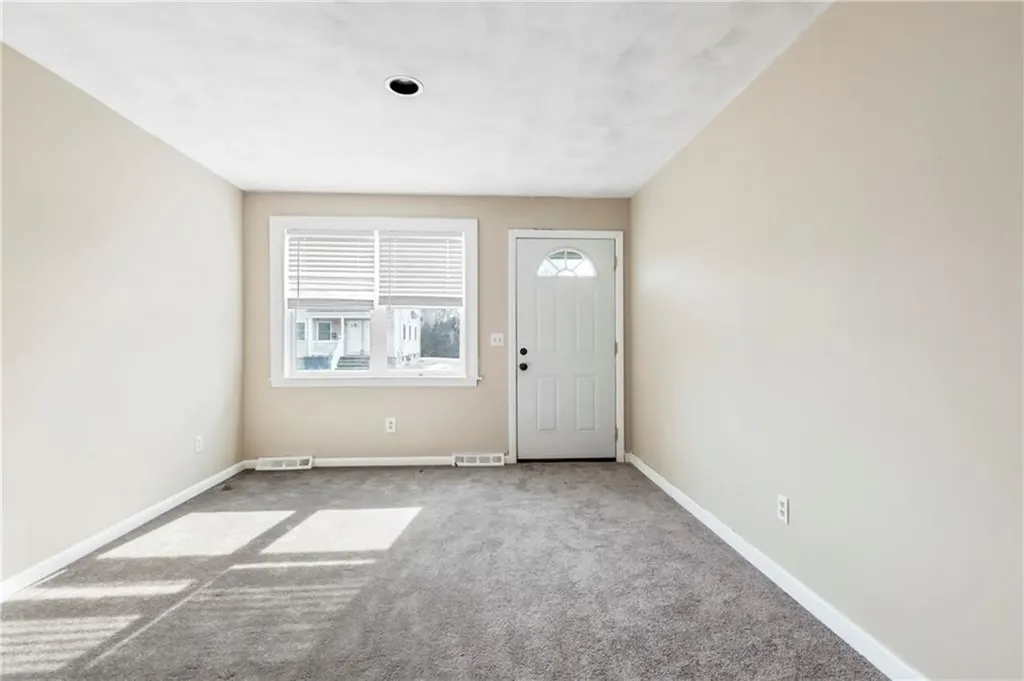35 37 Seneca Avenue Pawtucket RI 02860