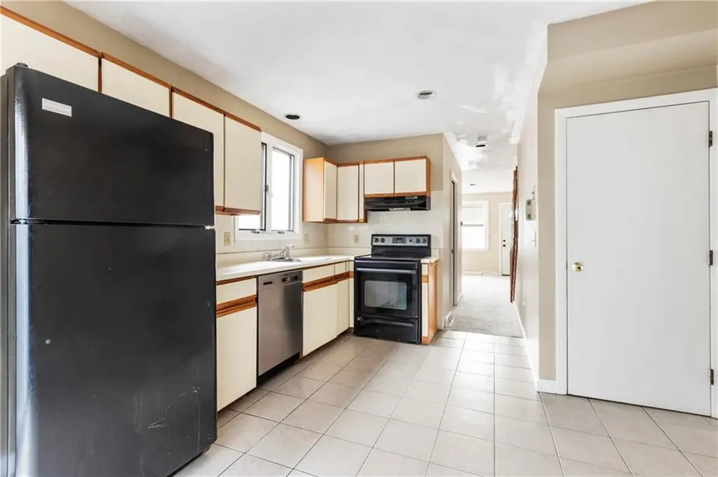 35 37 Seneca Avenue Pawtucket RI 02860