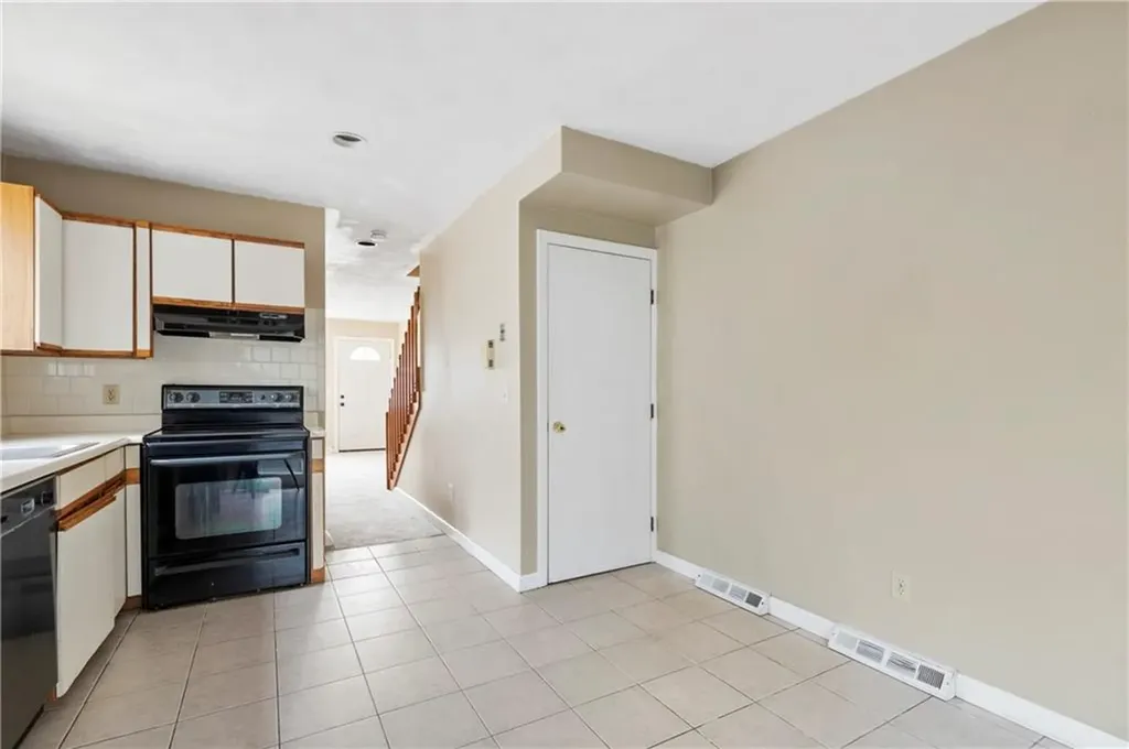 35 37 Seneca Avenue Pawtucket RI 02860