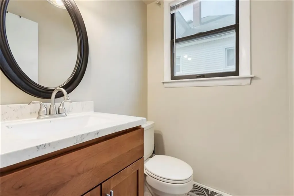 35 37 Seneca Avenue Pawtucket RI 02860