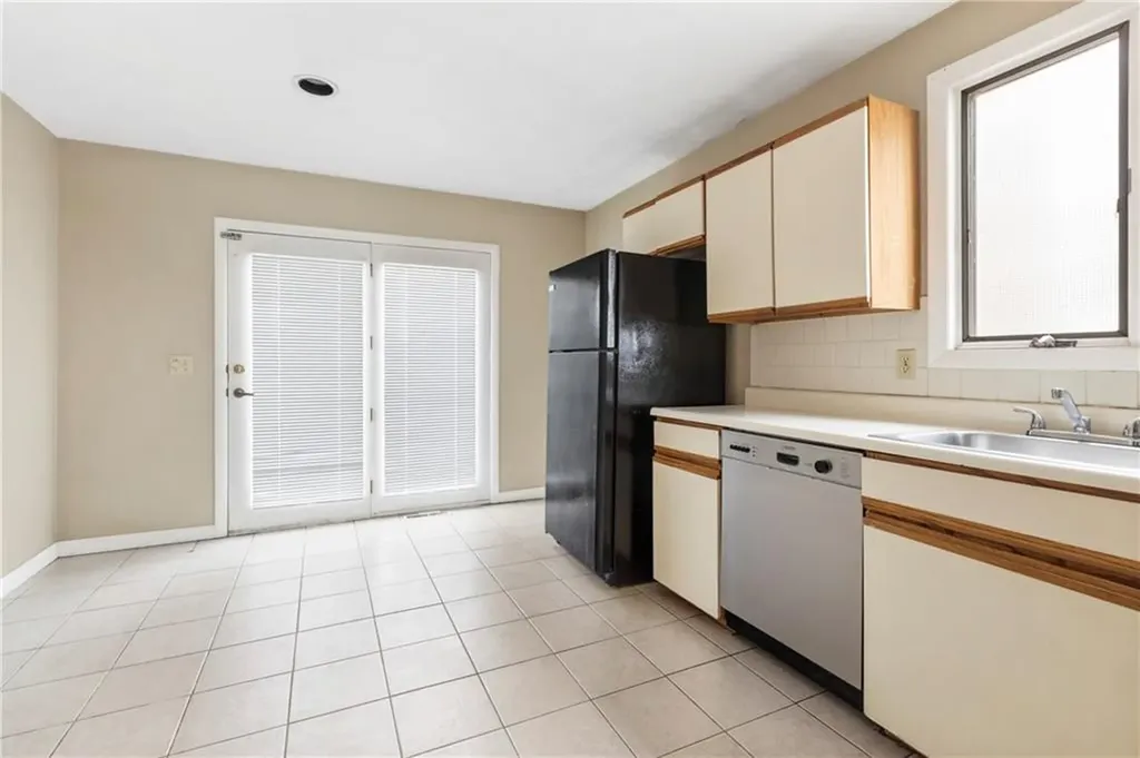 35 37 Seneca Avenue Pawtucket RI 02860