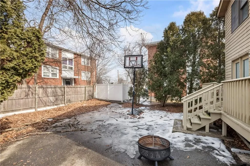 35 37 Seneca Avenue Pawtucket RI 02860