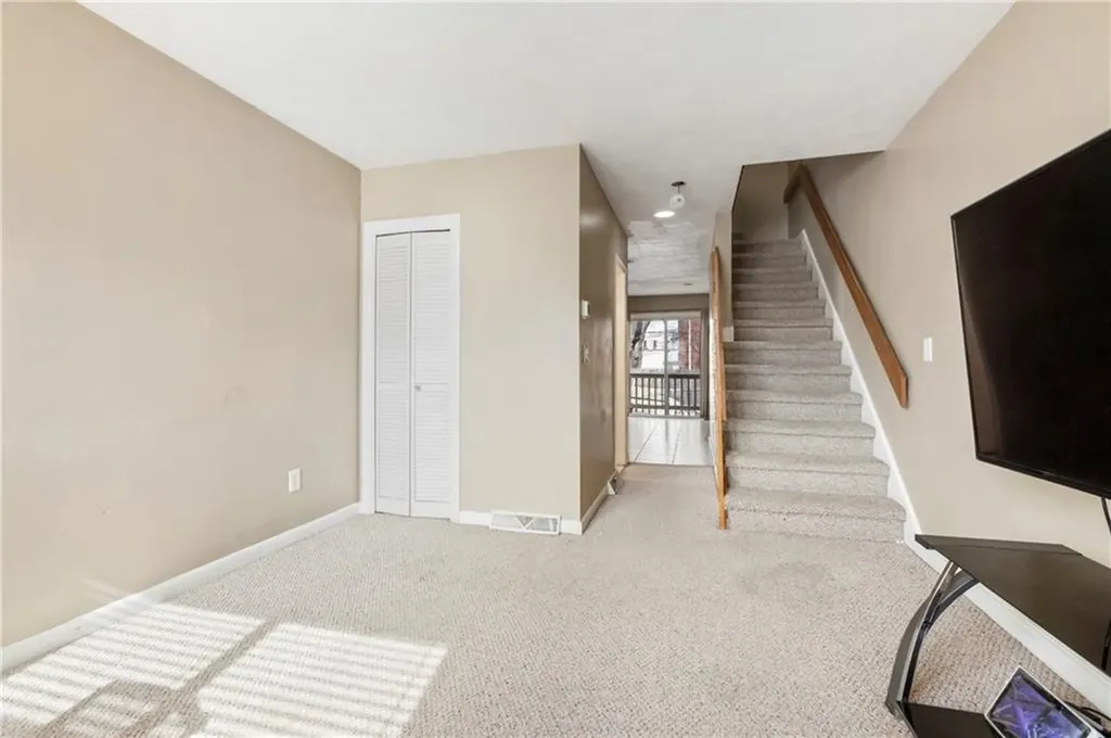 35 37 Seneca Avenue Pawtucket RI 02860