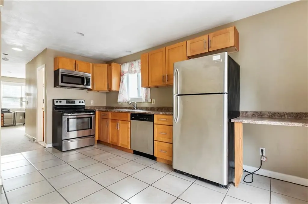 35 37 Seneca Avenue Pawtucket RI 02860