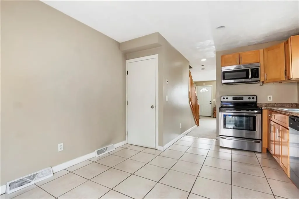 35 37 Seneca Avenue Pawtucket RI 02860