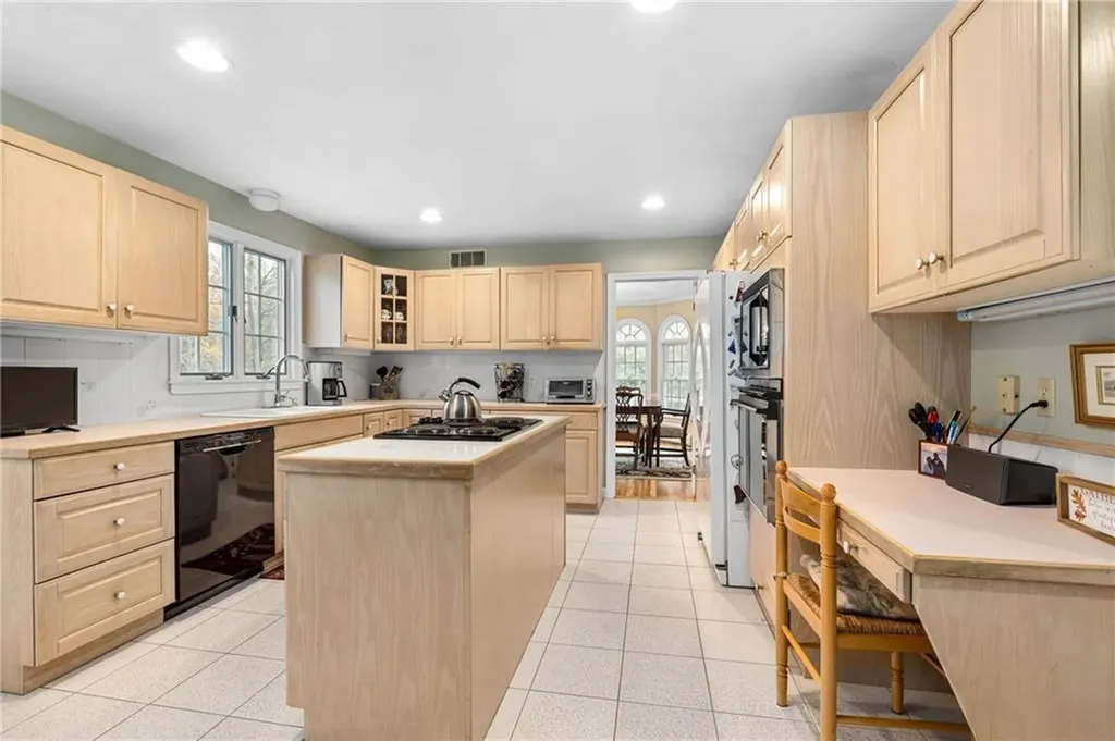 90 Signal Ridge Way East Greenwich RI 02818